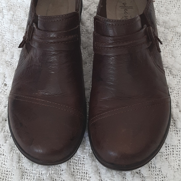 2/$50 CLARKS Shoes - Leather Upper - Padded Lining - Cushioned Insole - Sz 9M - Picture 3 of 11